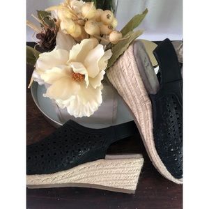 EARTH ORIGIN WEDGE SANDALS